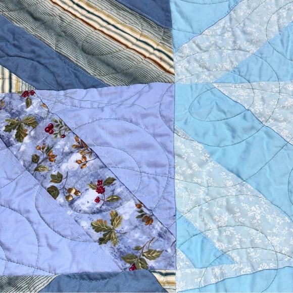 Patchwork Quilt with Red and Blue Accents Machine Homemade 55x40" Cabin Boho - Picture 4 of 6